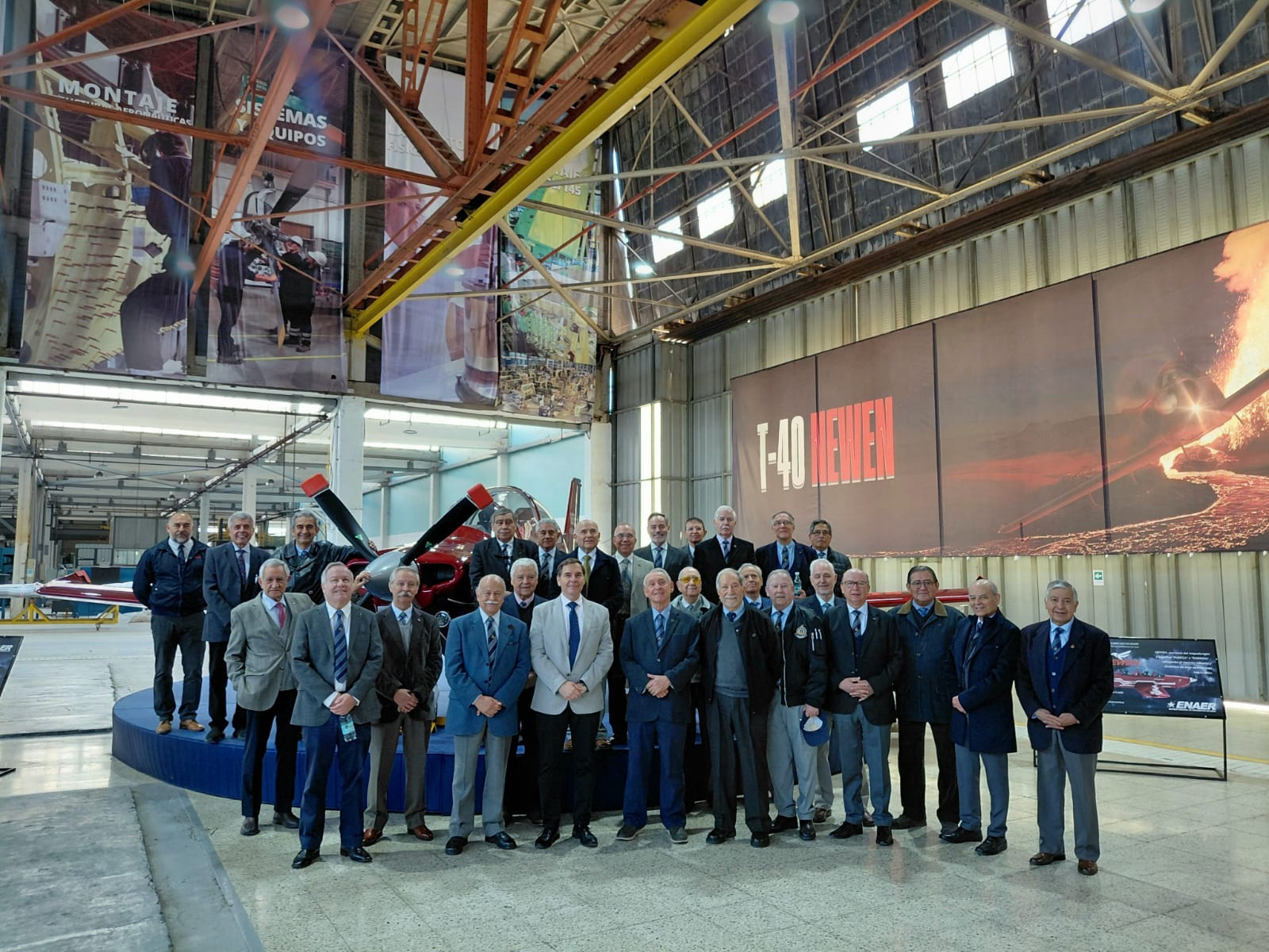 Círculo de Coroneles de Aviación en Retiro visita las instalaciones de ENAER